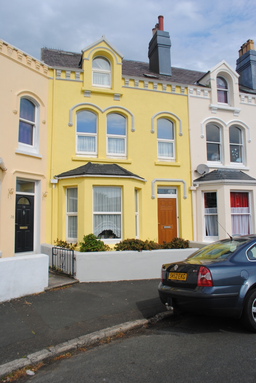 6 bedroom mid terraced house Sold in Ramsey - Photograph 1