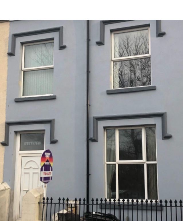 4 bedroom mid terraced house To Let in Port St. Mary - Photograph 3