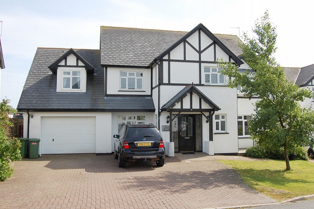 5 bedroom detached house For Sale in Mount Murray - 1