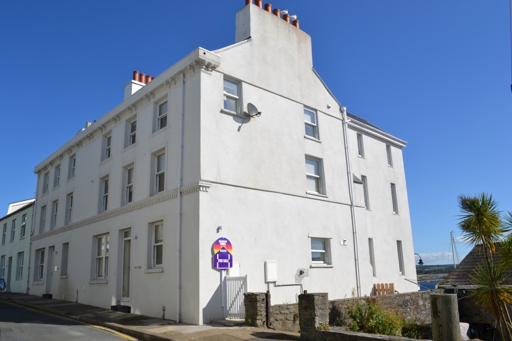 5 bedroom end terraced house For Sale in Port St Mary - Photograph 1