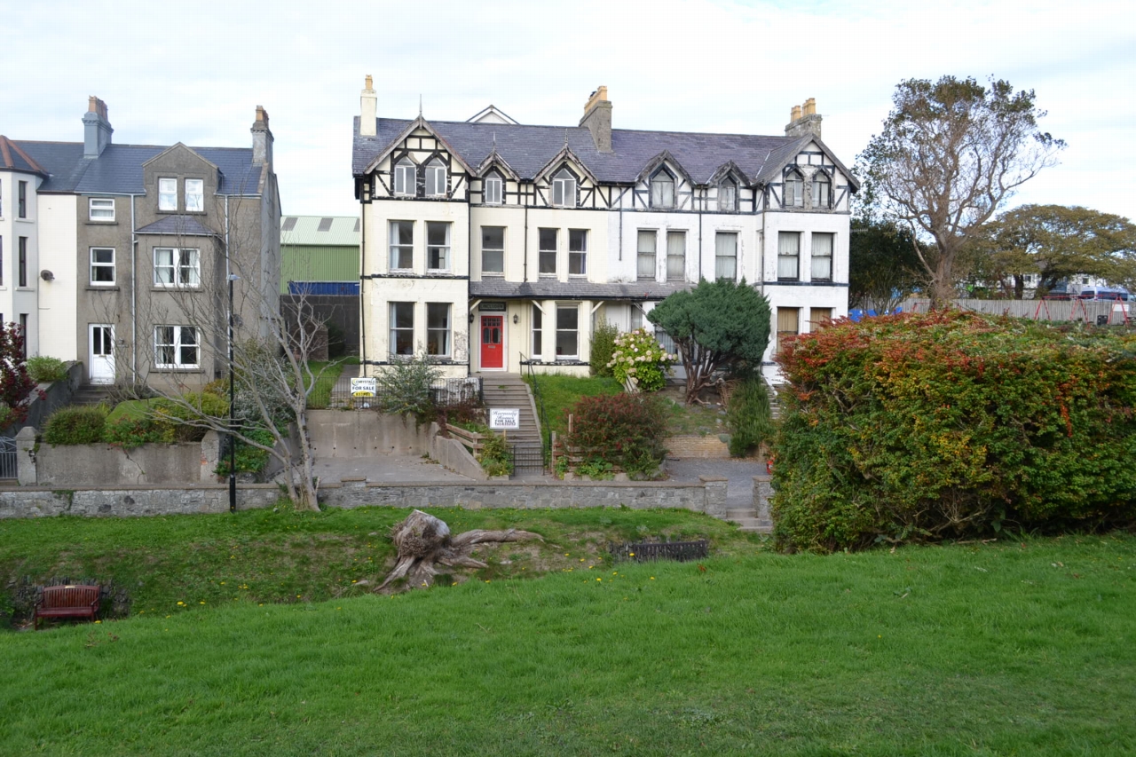 8 bedroom mid terraced house For Sale in Port Erin - Photograph 1
