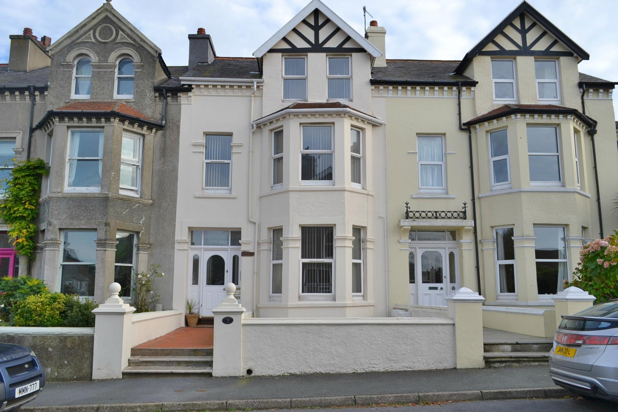 2 bedroom apartment flat/apartment To Let in Port Erin - Photograph 1