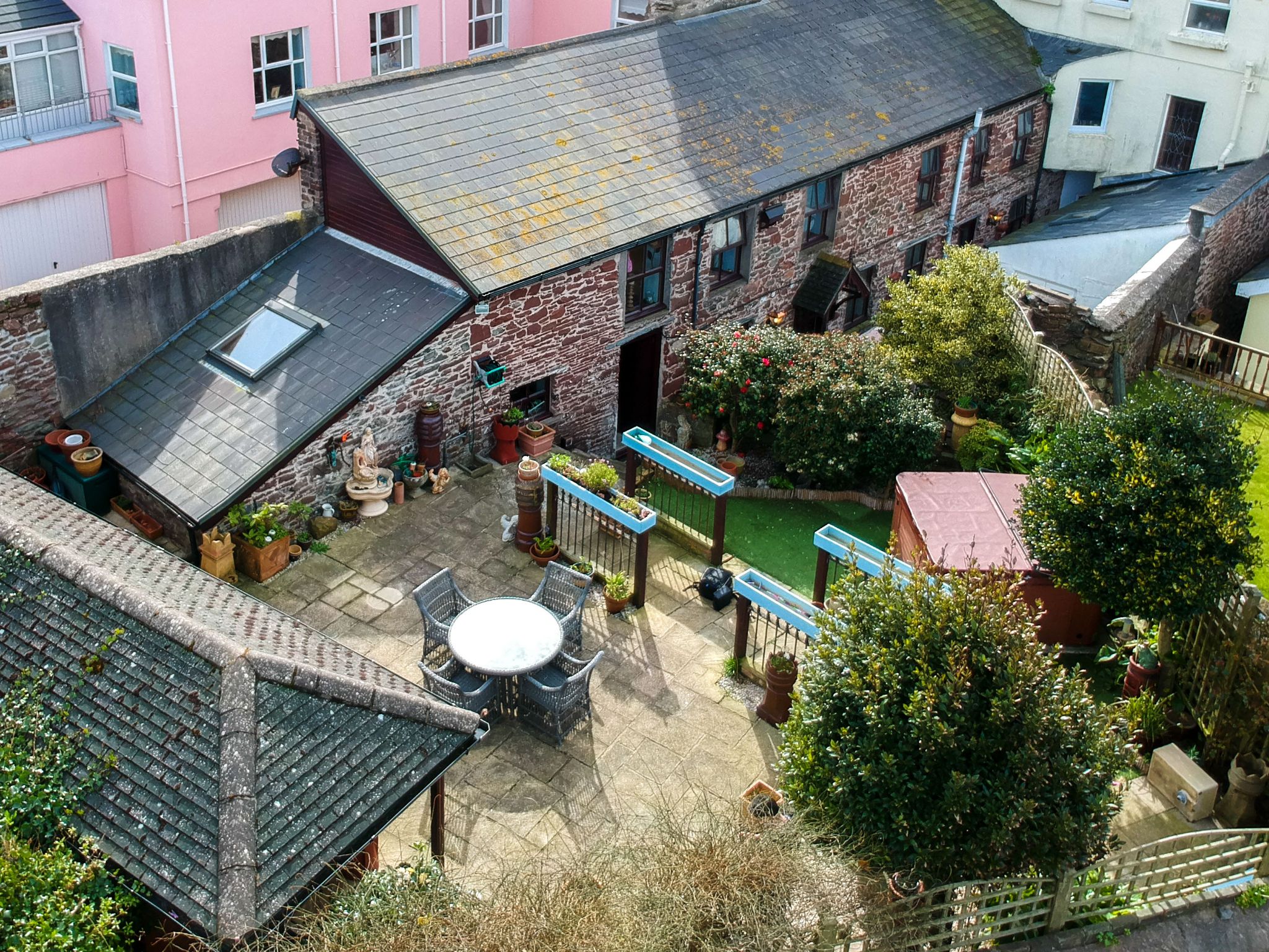 2 bedroom cottage house Sold in Peel - Photograph 1