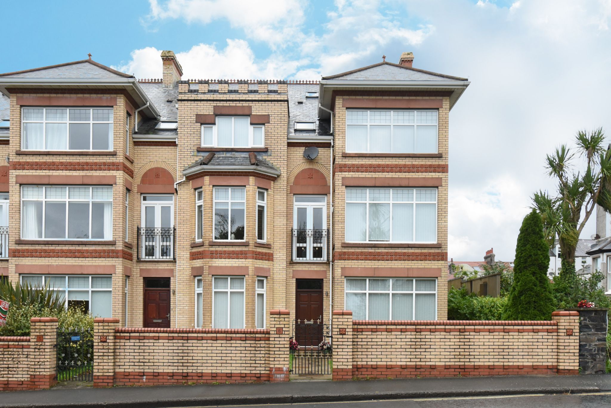 4 bedroom end terraced house For Sale in Douglas - Photograph 1