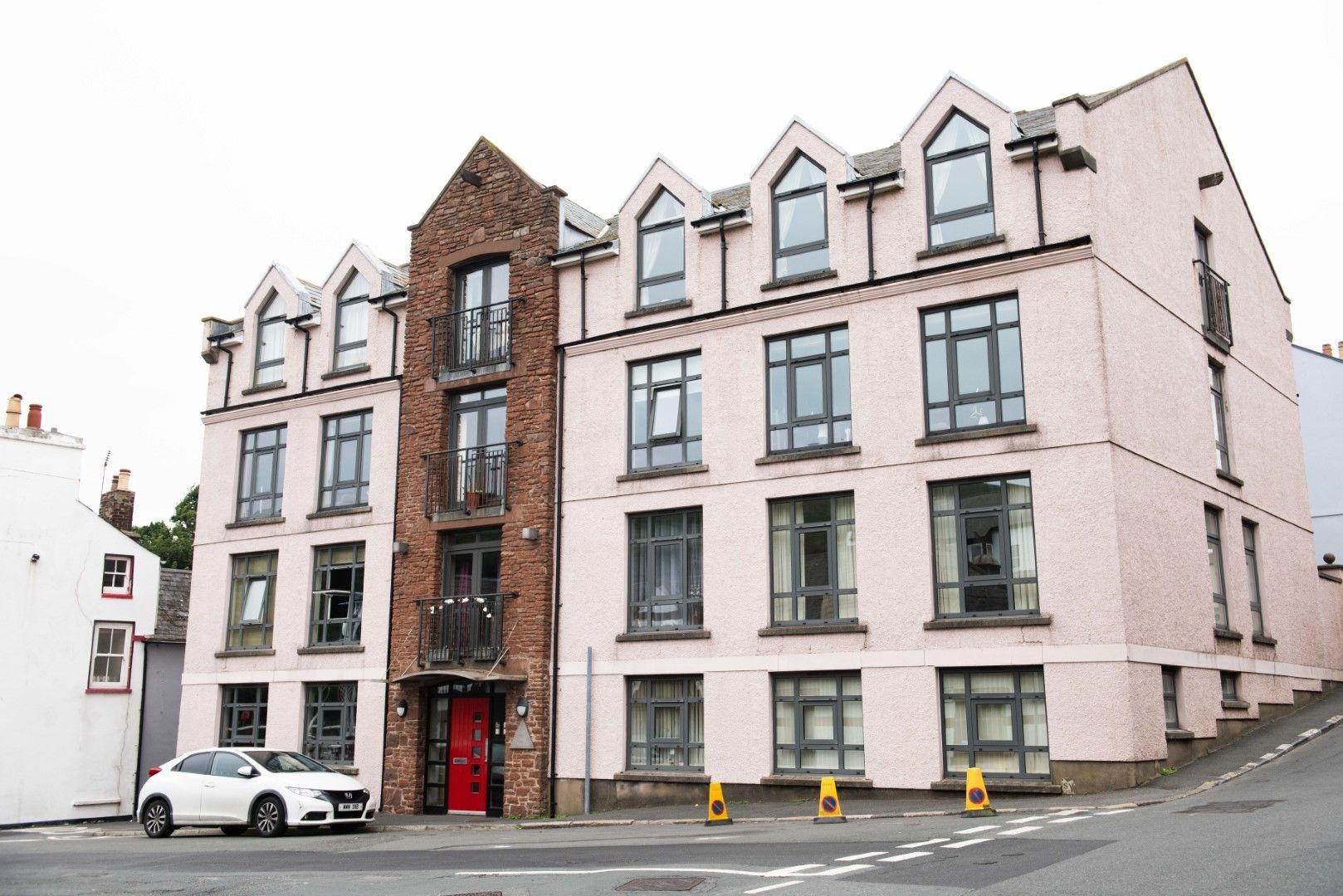 2 bedroom apartment flat/apartment Sale Agreed in Peel - Photograph 1