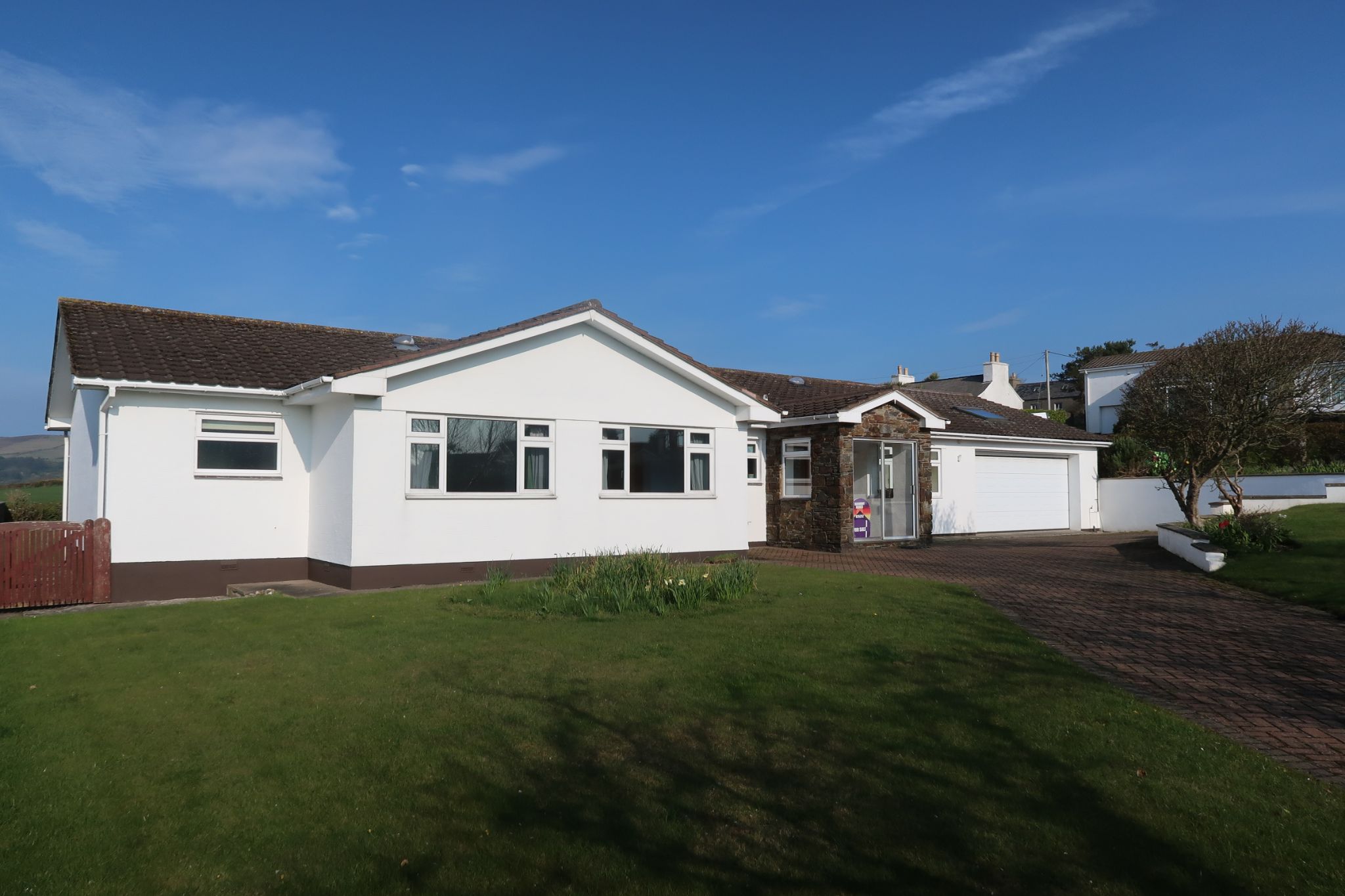 5 bedroom detached bungalow For Sale in Colby - Photograph 1