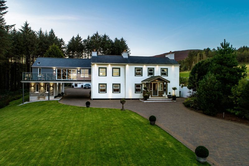 5 bedroom detached house For Sale in Ronague - Photograph 1