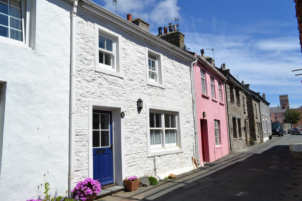 1 bedroom mid terraced house For Sale in Castletown - Photograph 1