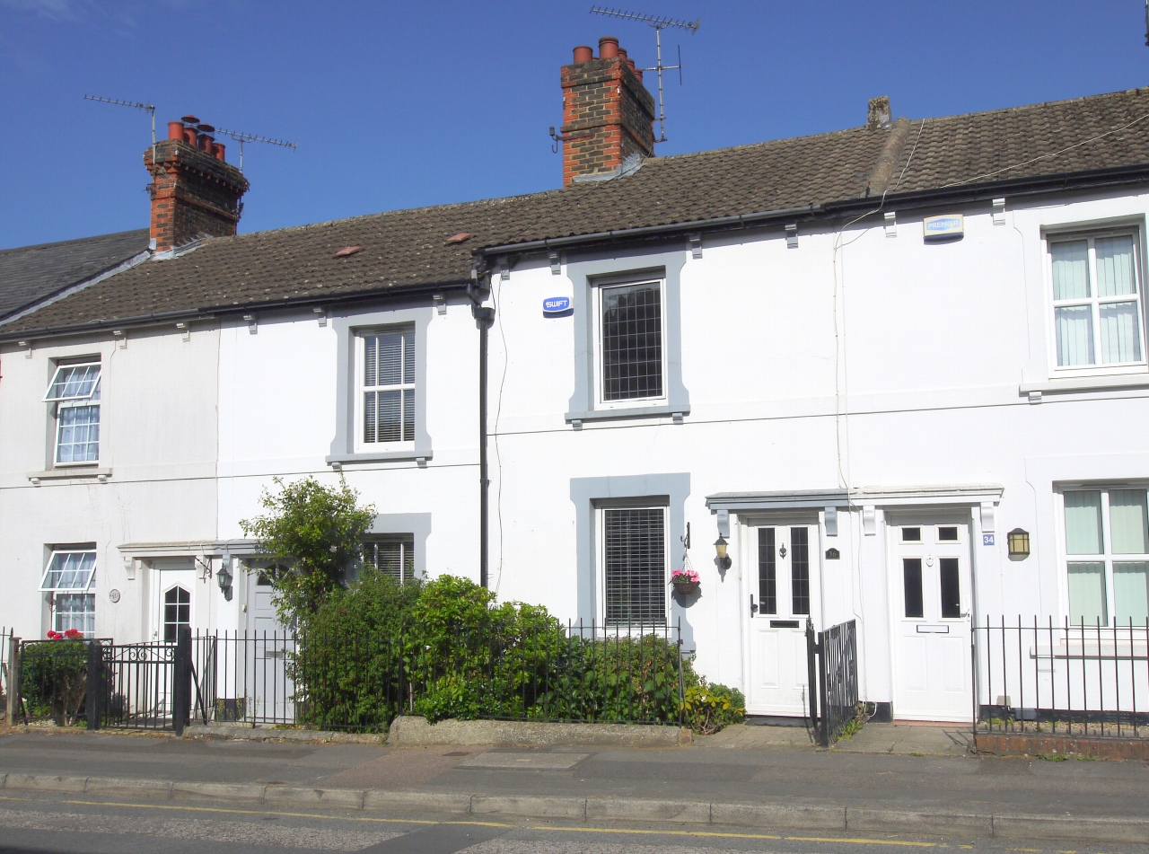 2 bedroom mid terraced house For Sale in Sevenoaks - Photograph 1