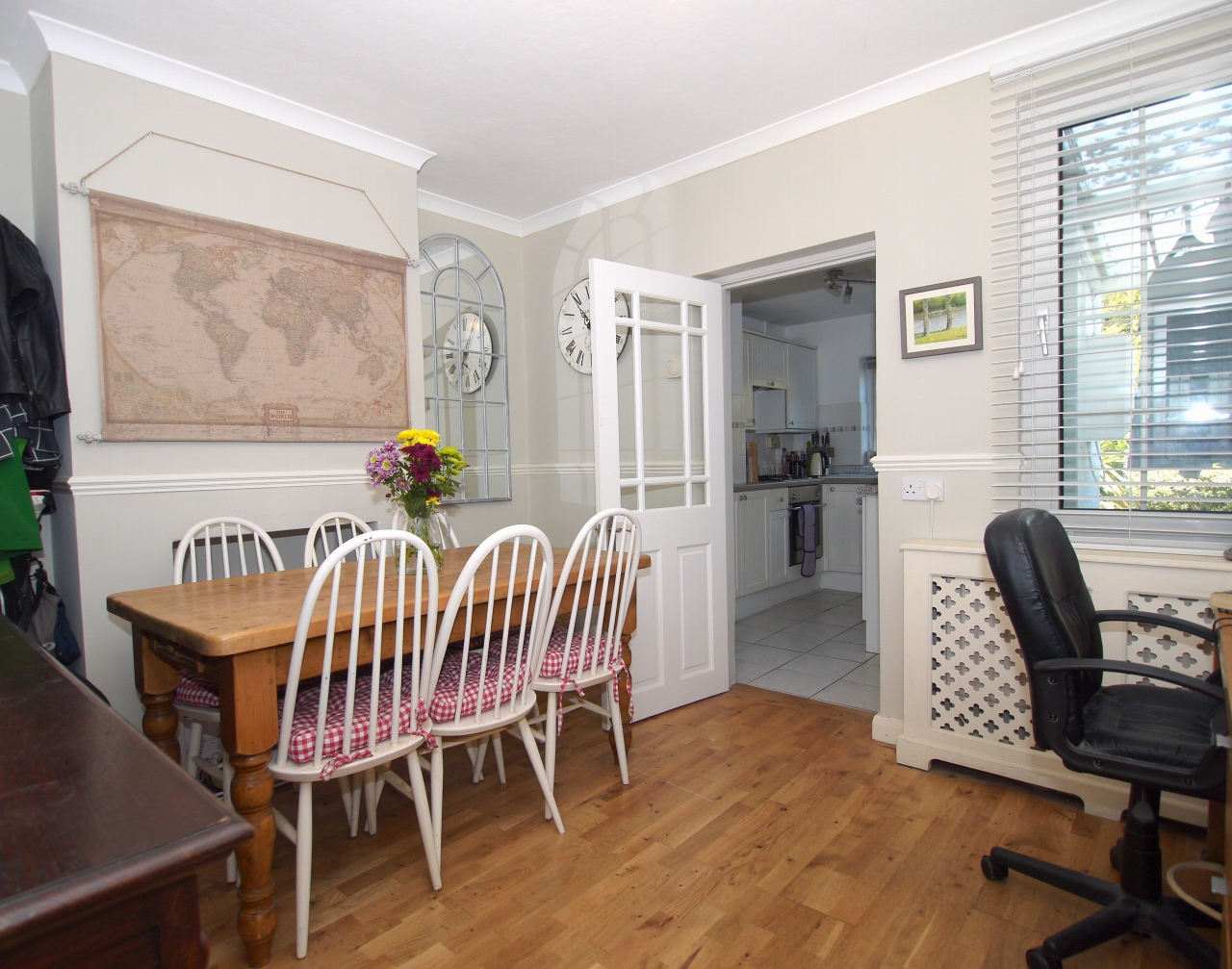 2 bedroom mid terraced house For Sale in Sevenoaks - Photograph 5