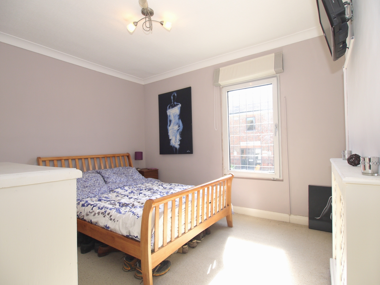2 bedroom mid terraced house For Sale in Sevenoaks - Photograph 6