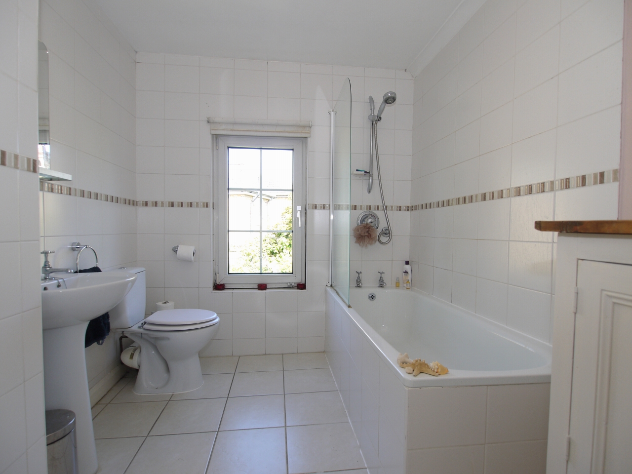 2 bedroom mid terraced house For Sale in Sevenoaks - Photograph 8