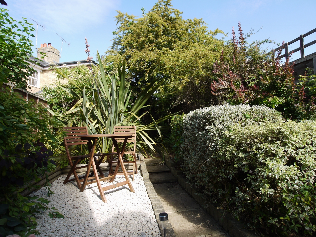 2 bedroom mid terraced house For Sale in Sevenoaks - Photograph 10