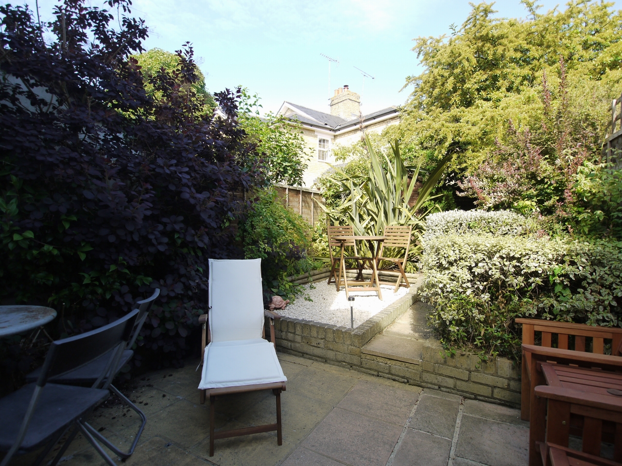 2 bedroom mid terraced house For Sale in Sevenoaks - Photograph 9