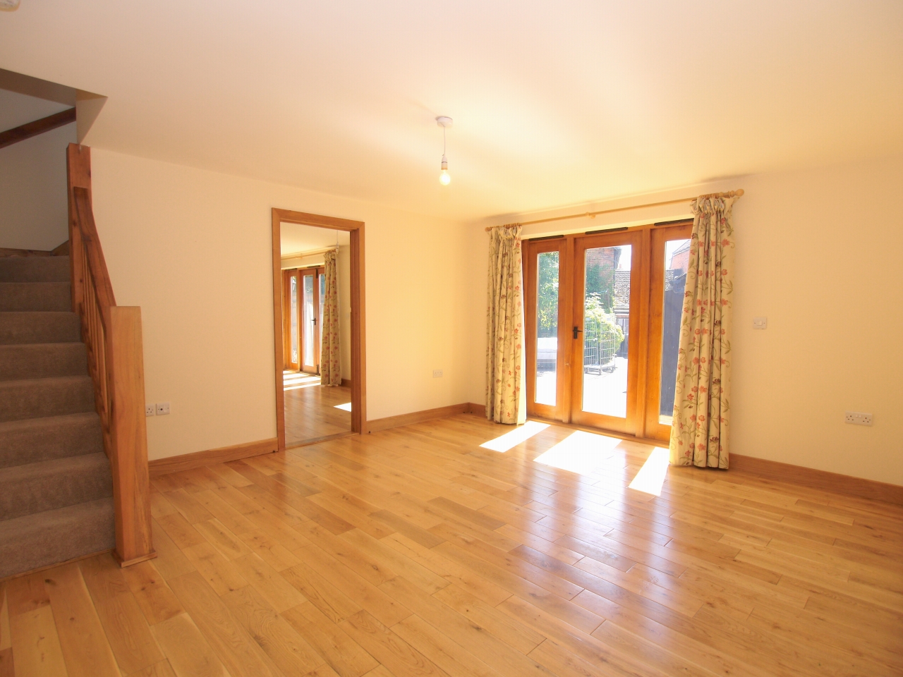 2 bedroom detached house Let in Sevenoaks - Photograph 4