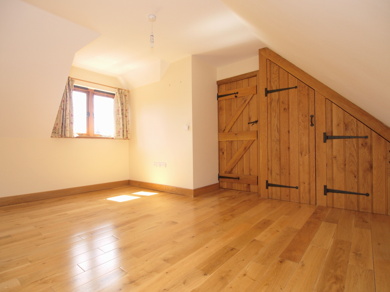 2 bedroom detached house Let in Sevenoaks - Photograph 5