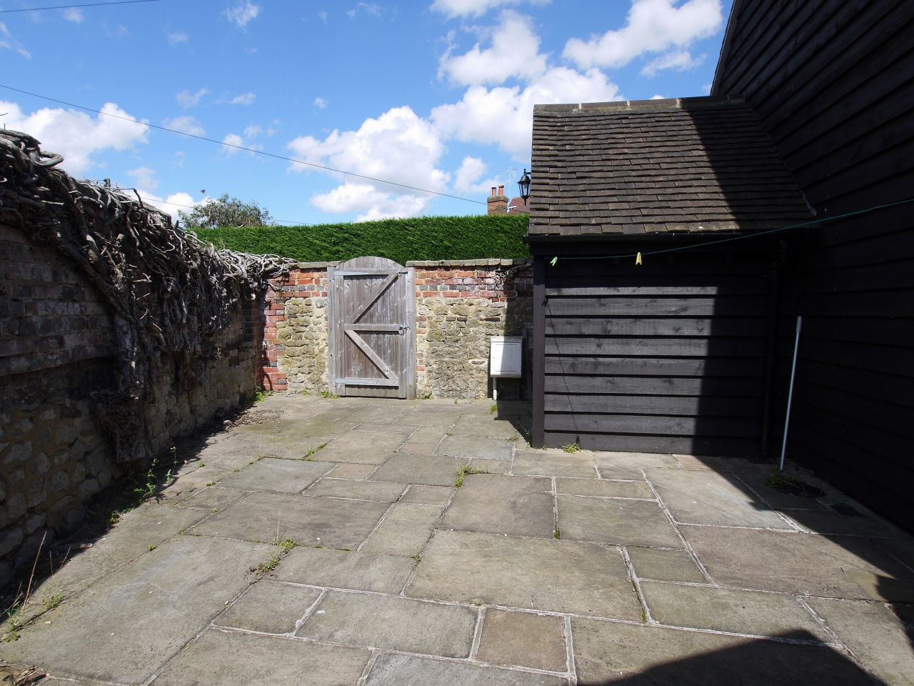 2 bedroom detached house Let in Sevenoaks - Photograph 8