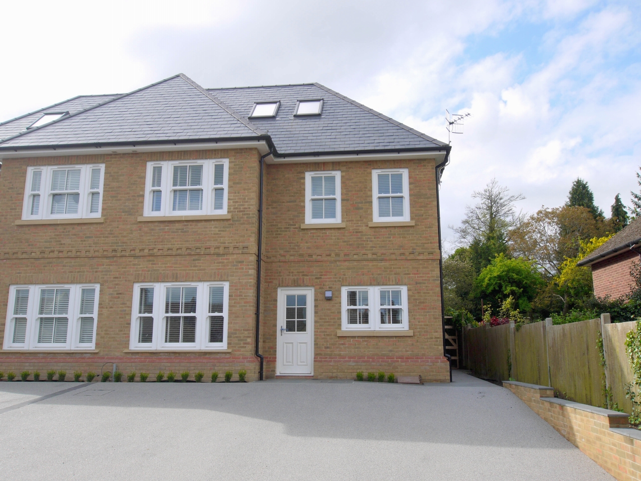 5 bedroom semi-detached house To Let in Sevenoaks - Photograph 1