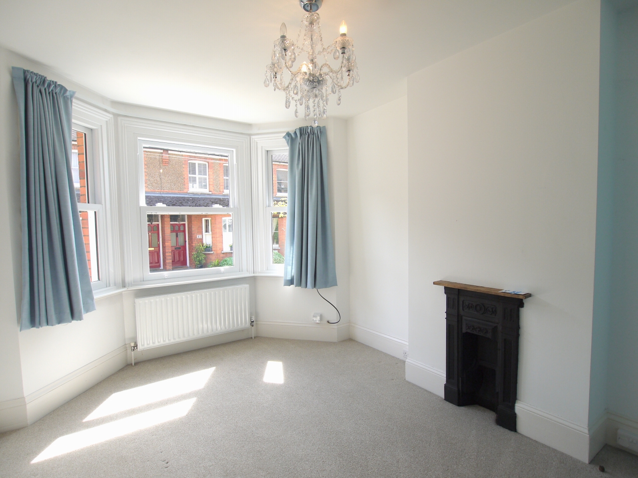 3 bedroom mid terraced house To Let in Sevenoaks - Photograph 2