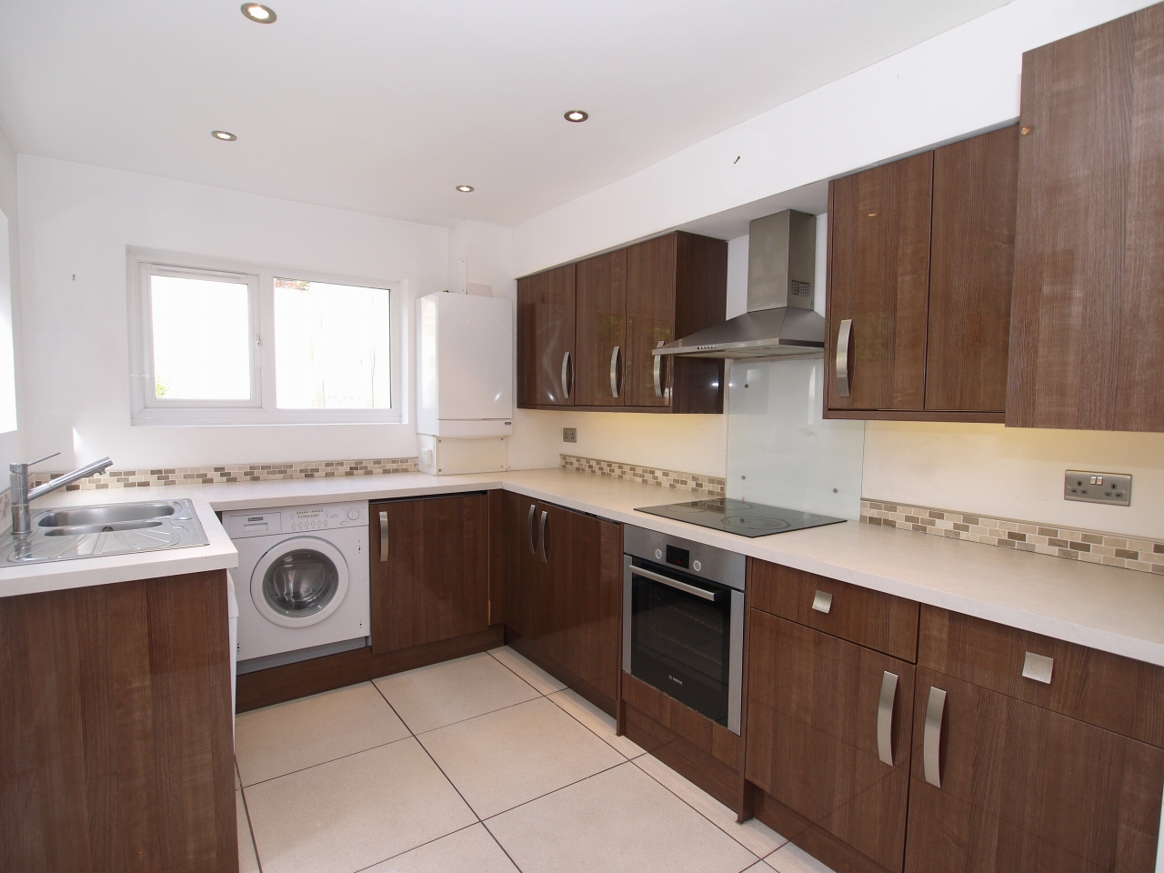 3 bedroom mid terraced house To Let in Sevenoaks - Photograph 4