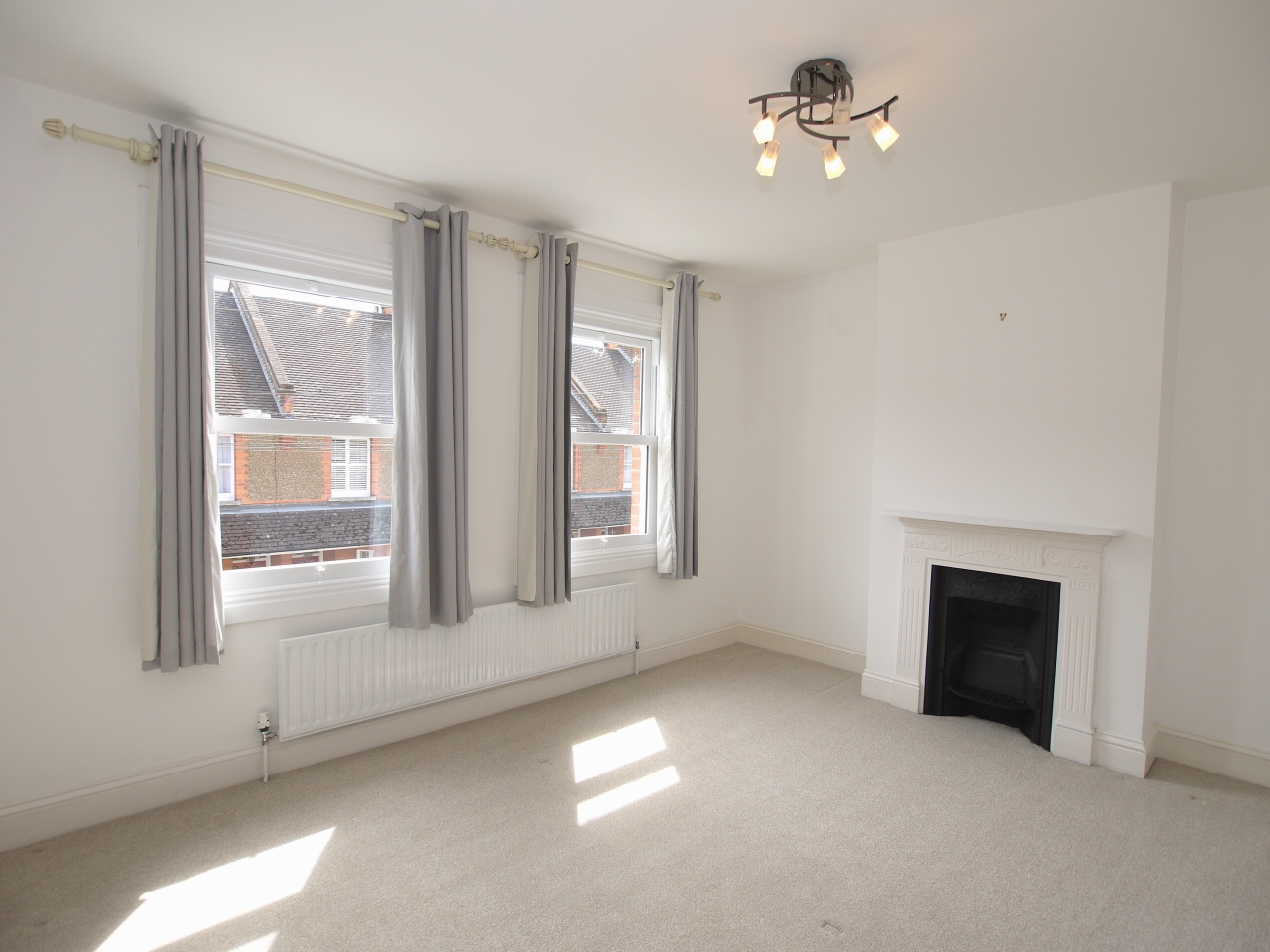 3 bedroom mid terraced house To Let in Sevenoaks - Photograph 5