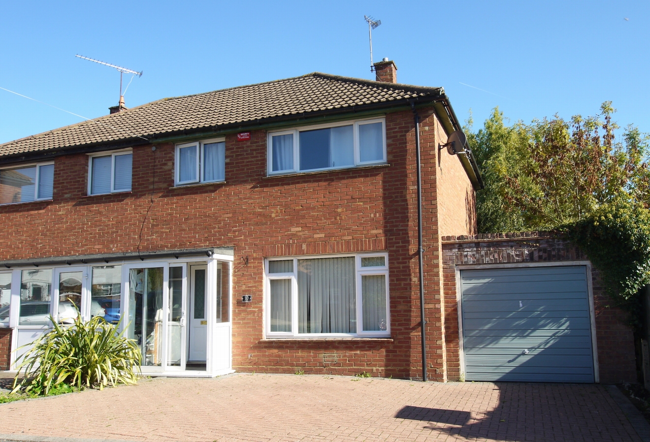 3 bedroom semi-detached house Sold in Sevenoaks - Photograph 1