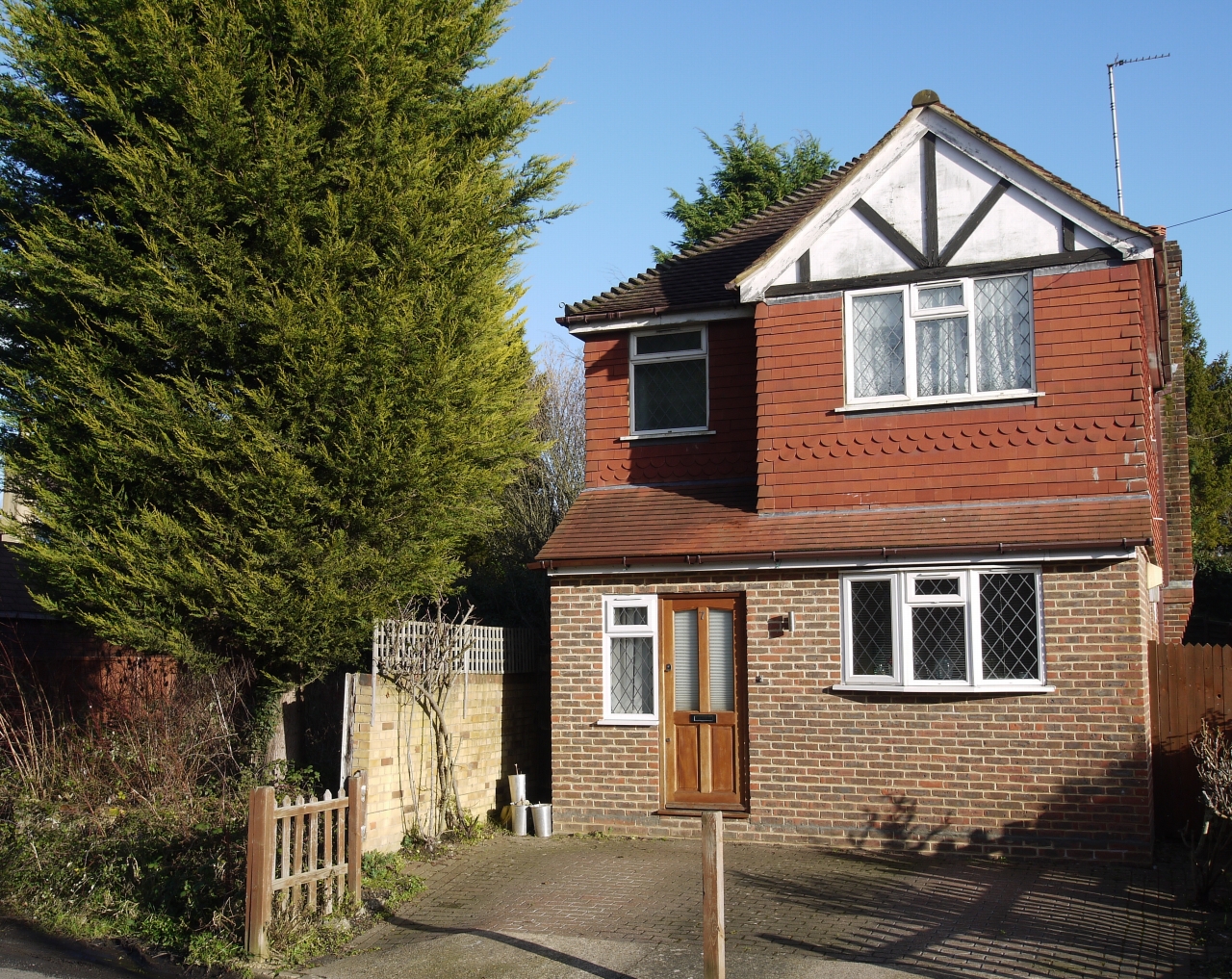 4 bedroom detached house For Sale in Sevenoaks - Photograph 1