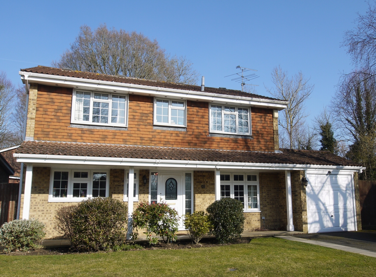 4 bedroom detached house For Sale in Sevenoaks - Photograph 1