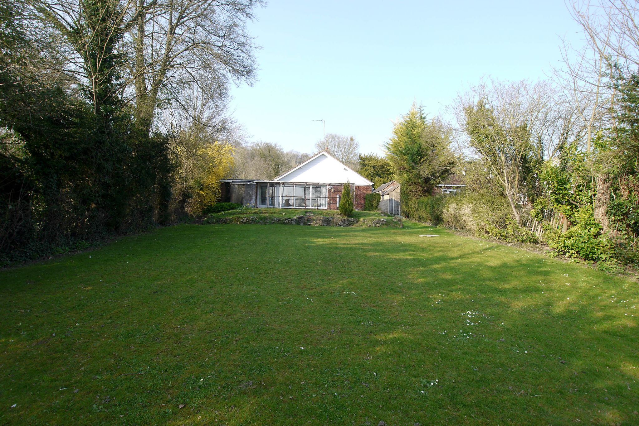 2 bedroom detached bungalow Sale Agreed in Sevenoaks - Photograph 2