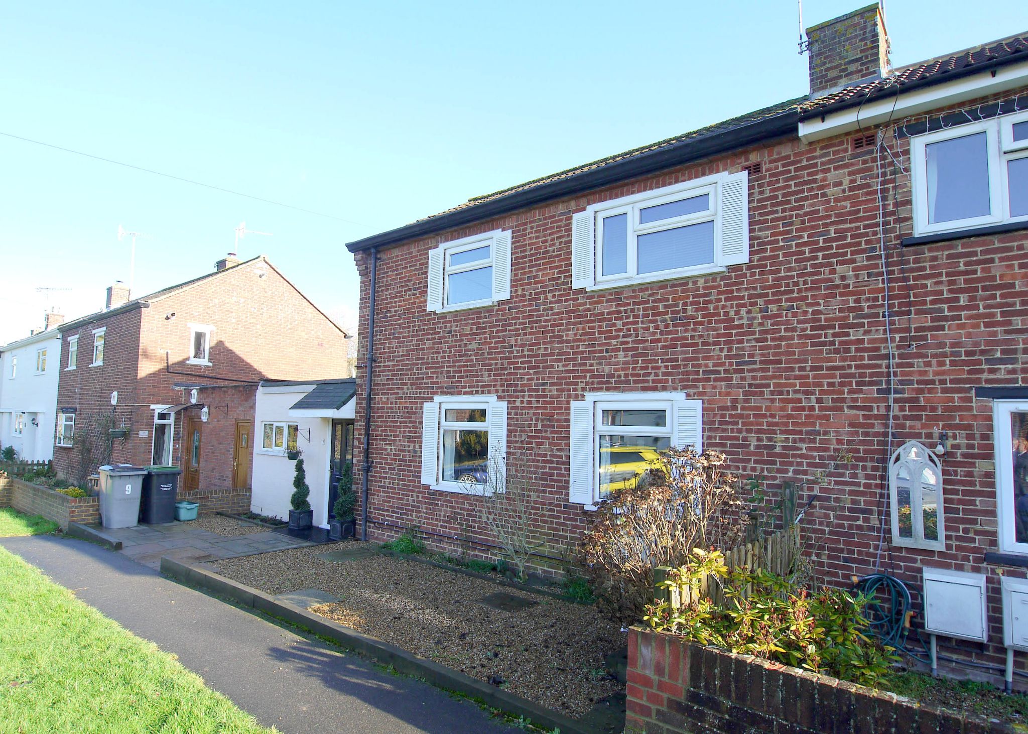 3 bedroom semi-detached house Sale Agreed in Tonbridge - Photograph 1