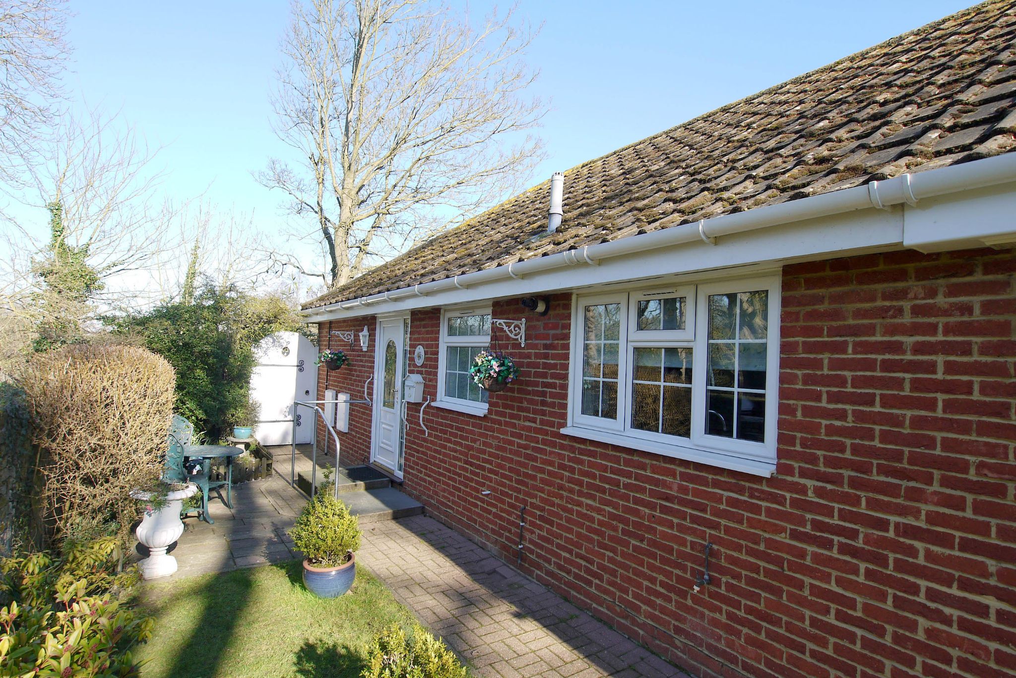 2 bedroom semi-detached bungalow For Sale in Dartford - Photograph 1
