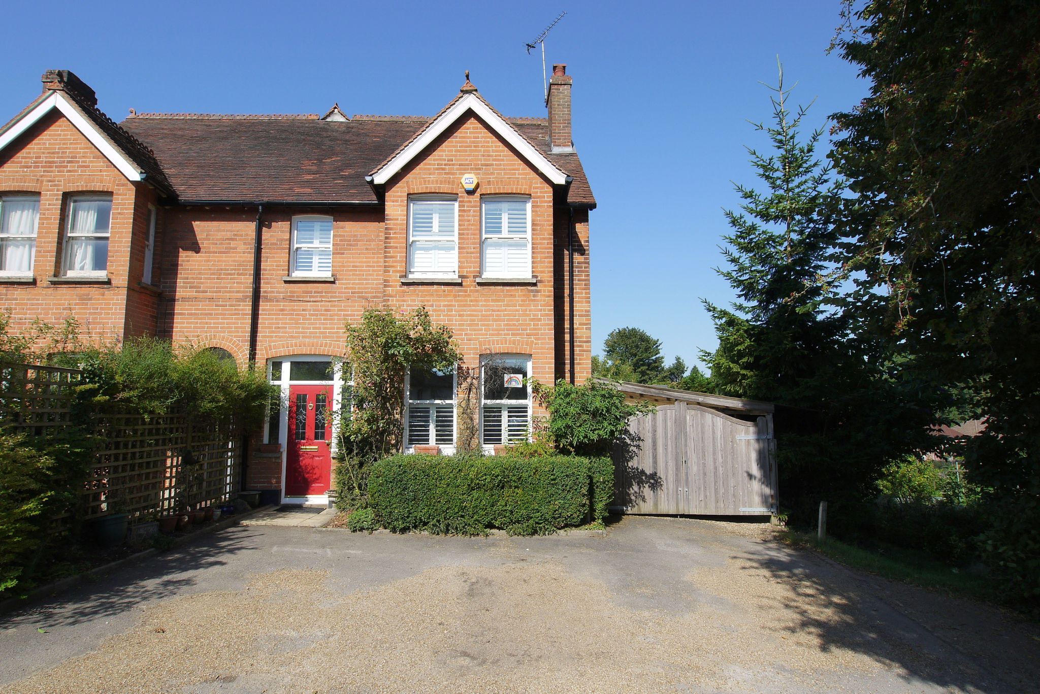 4 bedroom semi-detached house Sold in Sevenoaks - Photograph 1