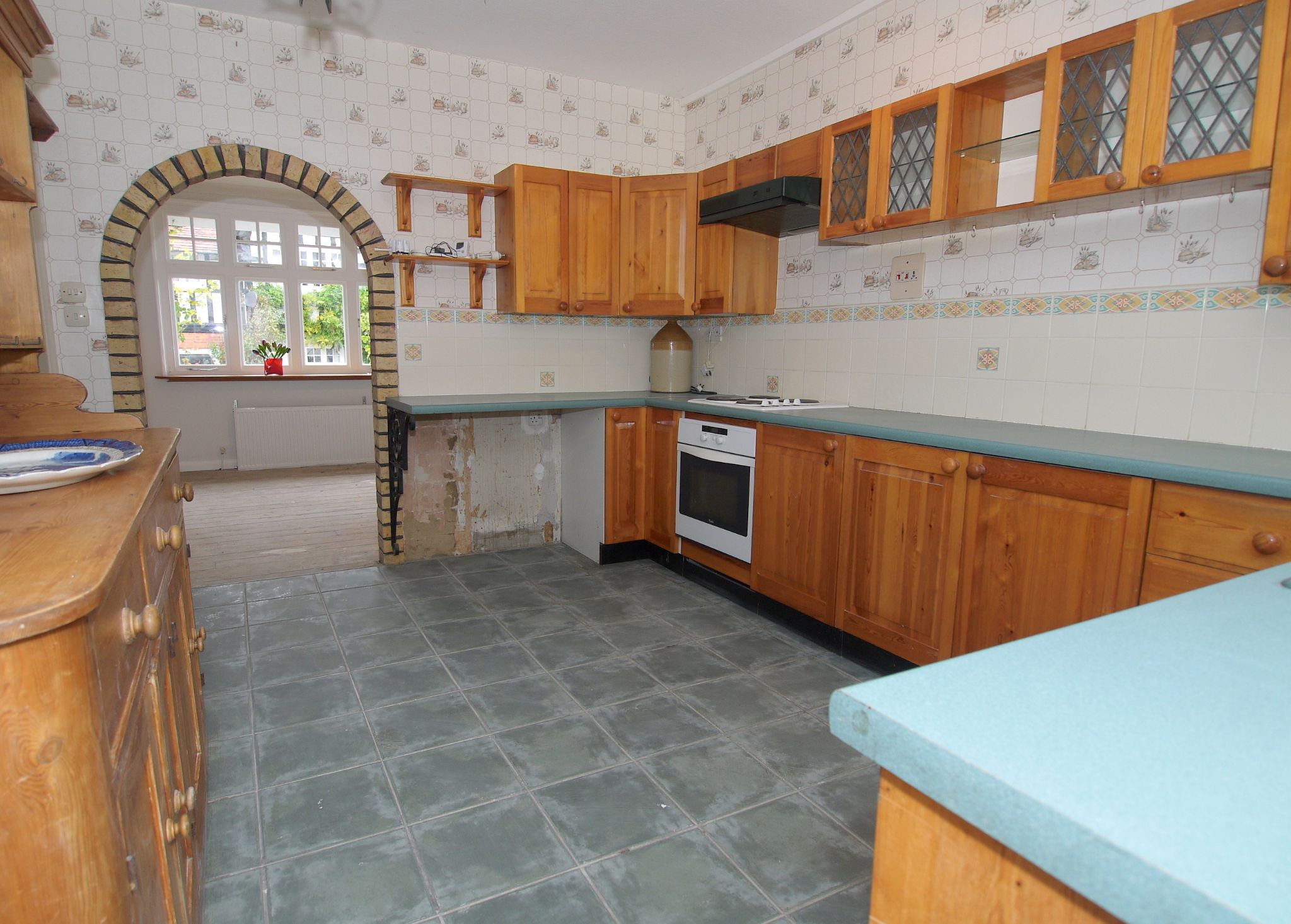 3 bedroom mid terraced house Sold in Sevenoaks - Photograph 3