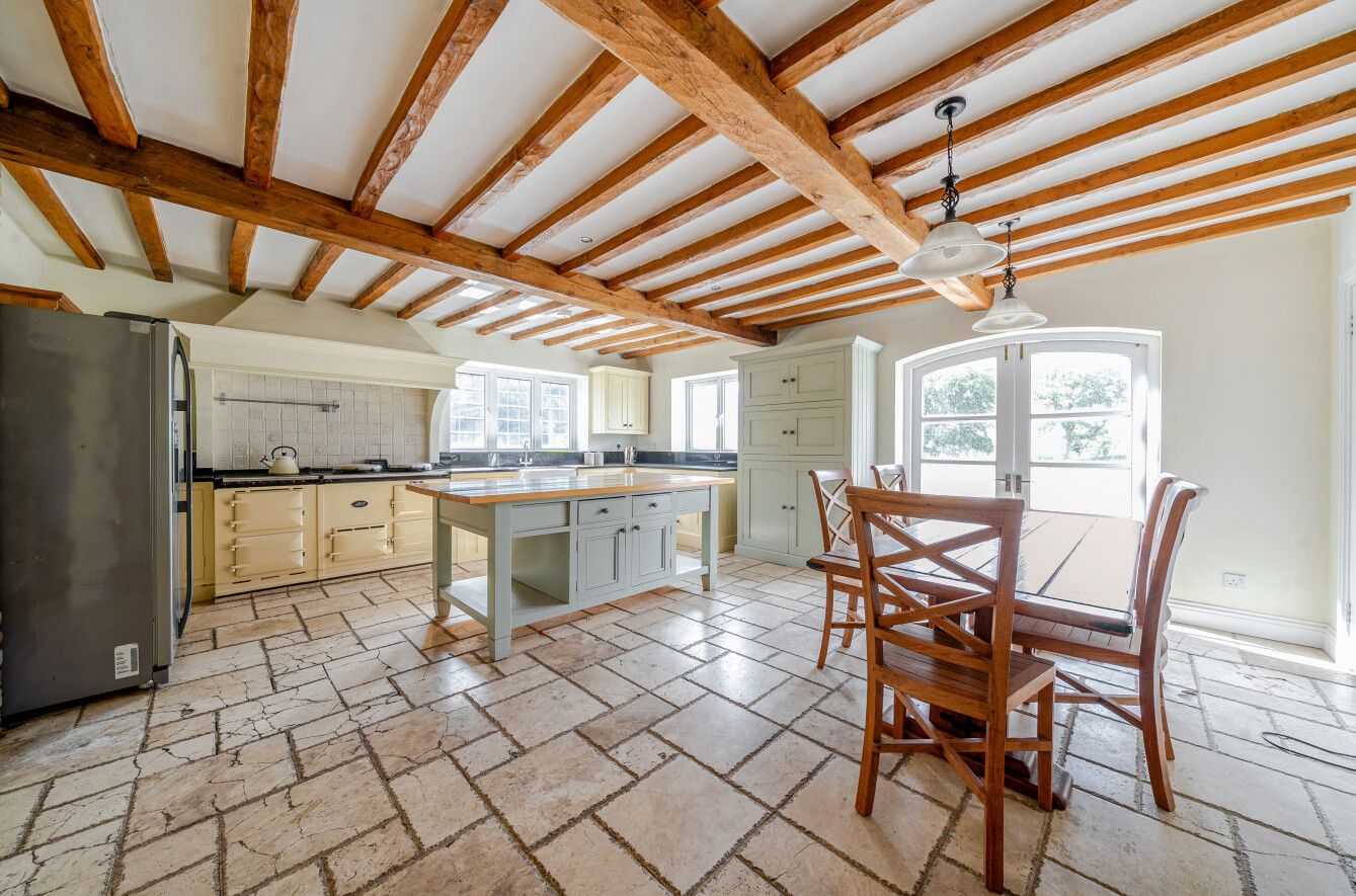 6 bedroom detached house For Sale in Otford Hills - Photograph 2