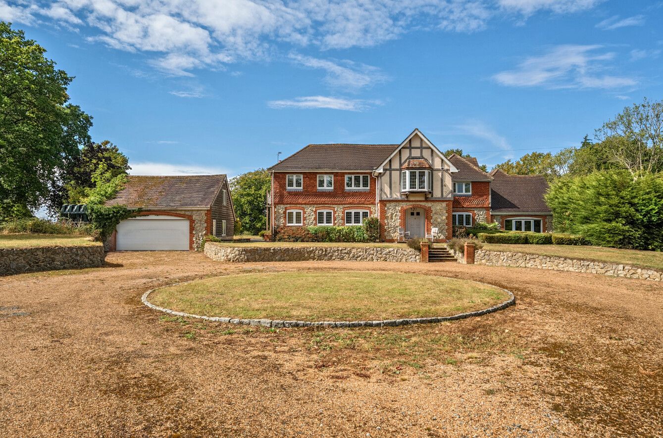 6 bedroom detached house For Sale in Otford Hills - Photograph 1