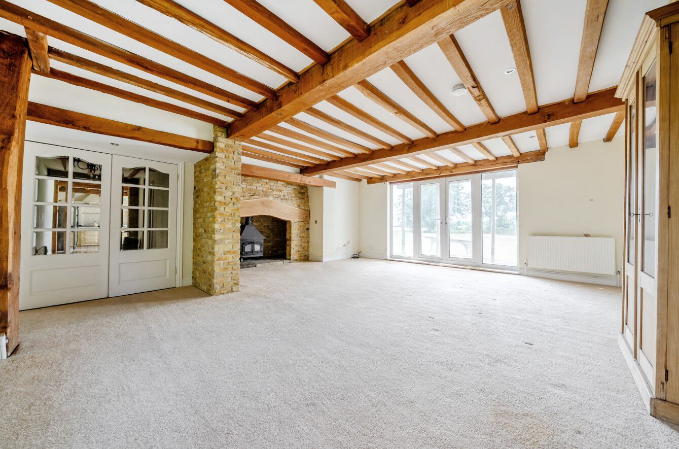 6 bedroom detached house For Sale in Otford Hills - Photograph 3