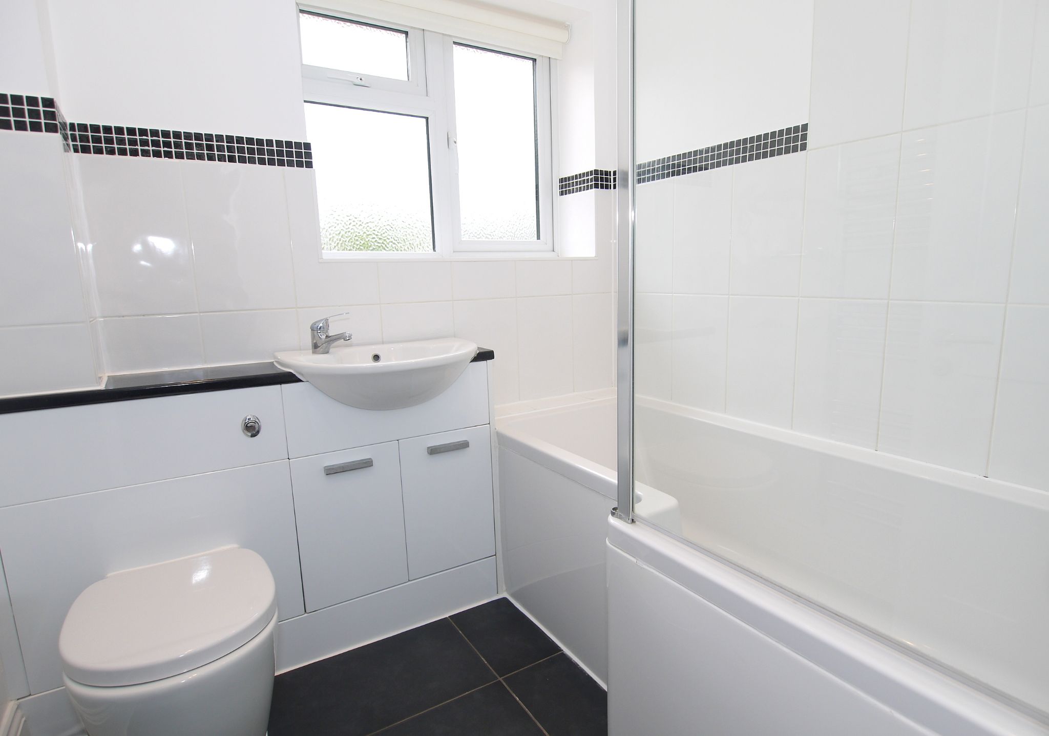 3 bedroom mid terraced house Sold in Sevenoaks - Photograph 7