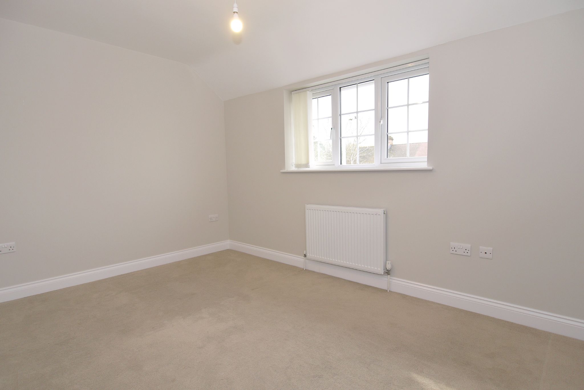 3 bedroom mid terraced house Sold in Sevenoaks - Photograph 5