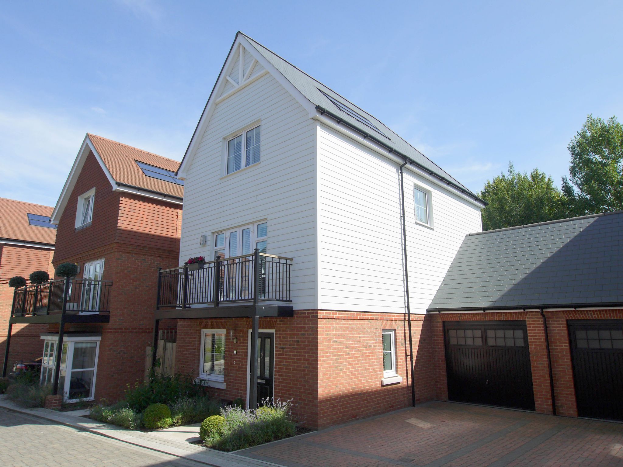 4 bedroom link detached house For Sale in Sevenoaks - Photograph 1