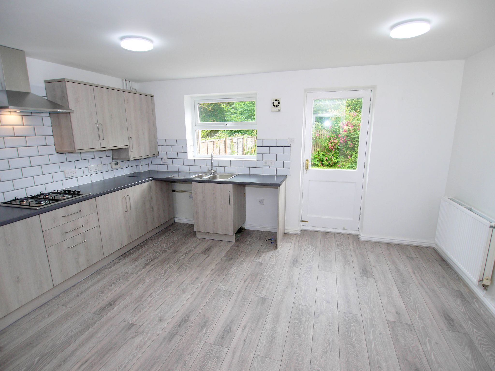 4 bedroom town house For Sale in Sevenoaks - Photograph 3