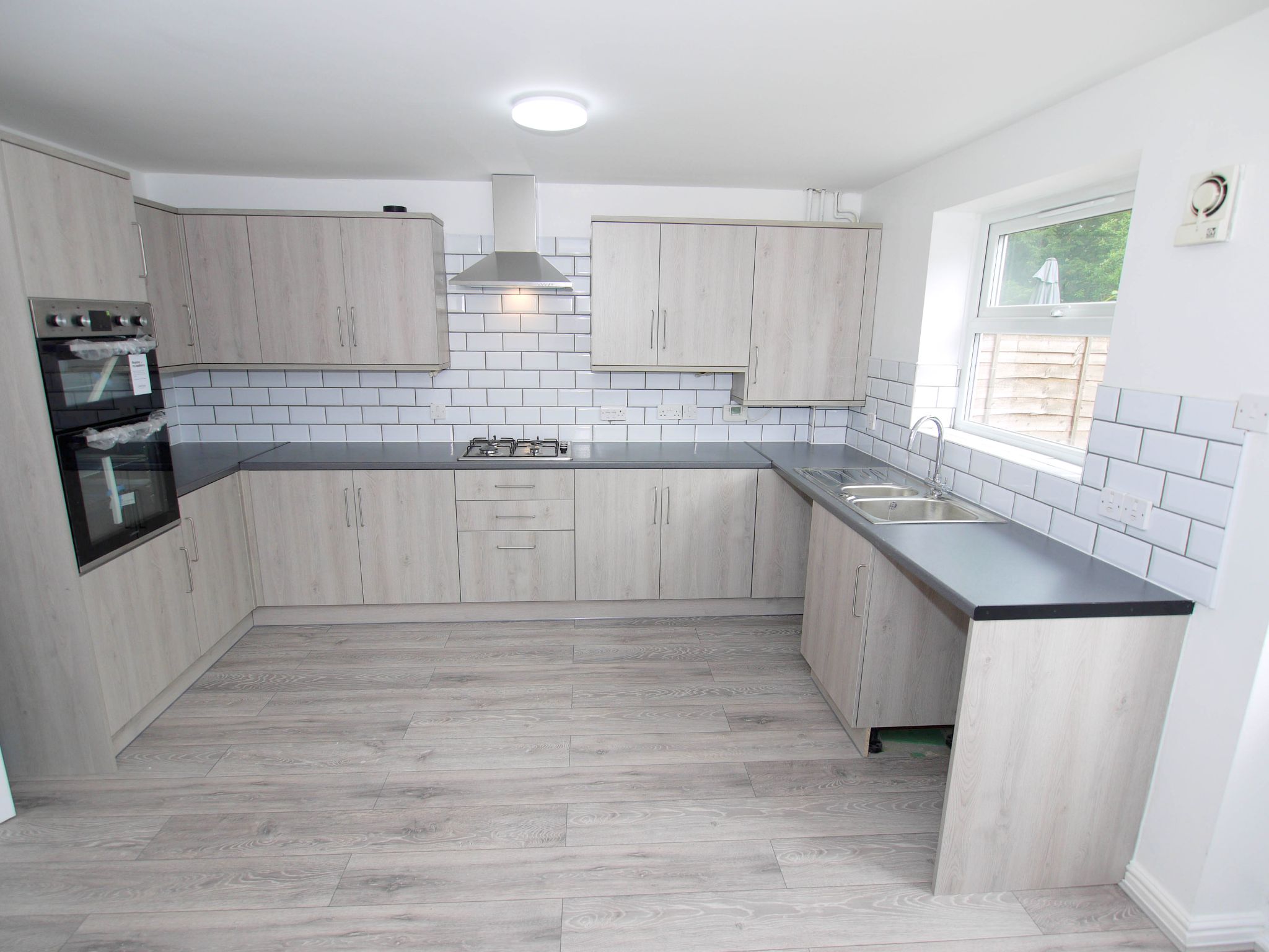 4 bedroom town house For Sale in Sevenoaks - Photograph 2