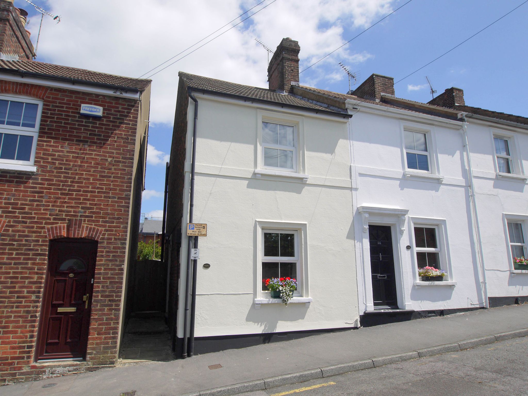 3 bedroom end terraced house For Sale in Sevenoaks - Photograph 1