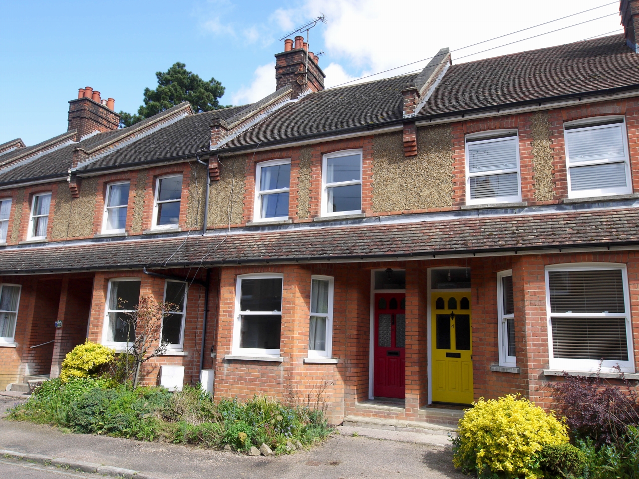 3 bedroom mid terraced house For Sale in Sevenoaks - Photograph 1