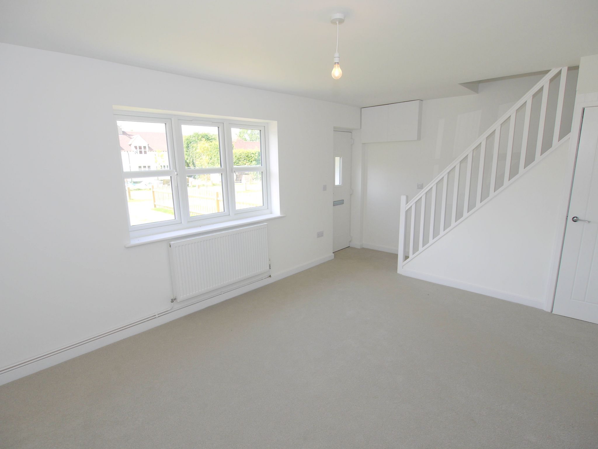 3 bedroom end terraced house Sale Agreed in Tonbridge - Photograph 5