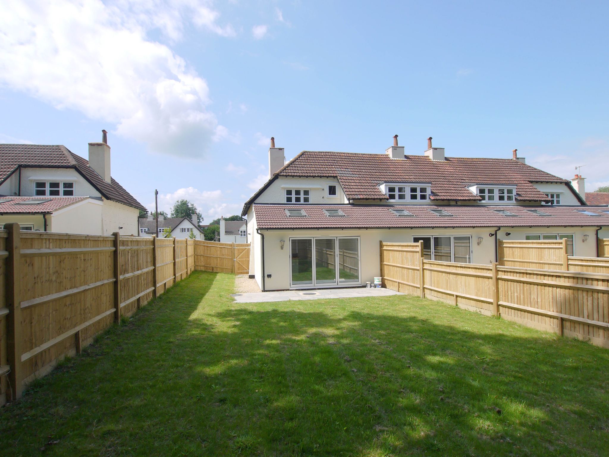 3 bedroom end terraced house Sale Agreed in Tonbridge - Photograph 9