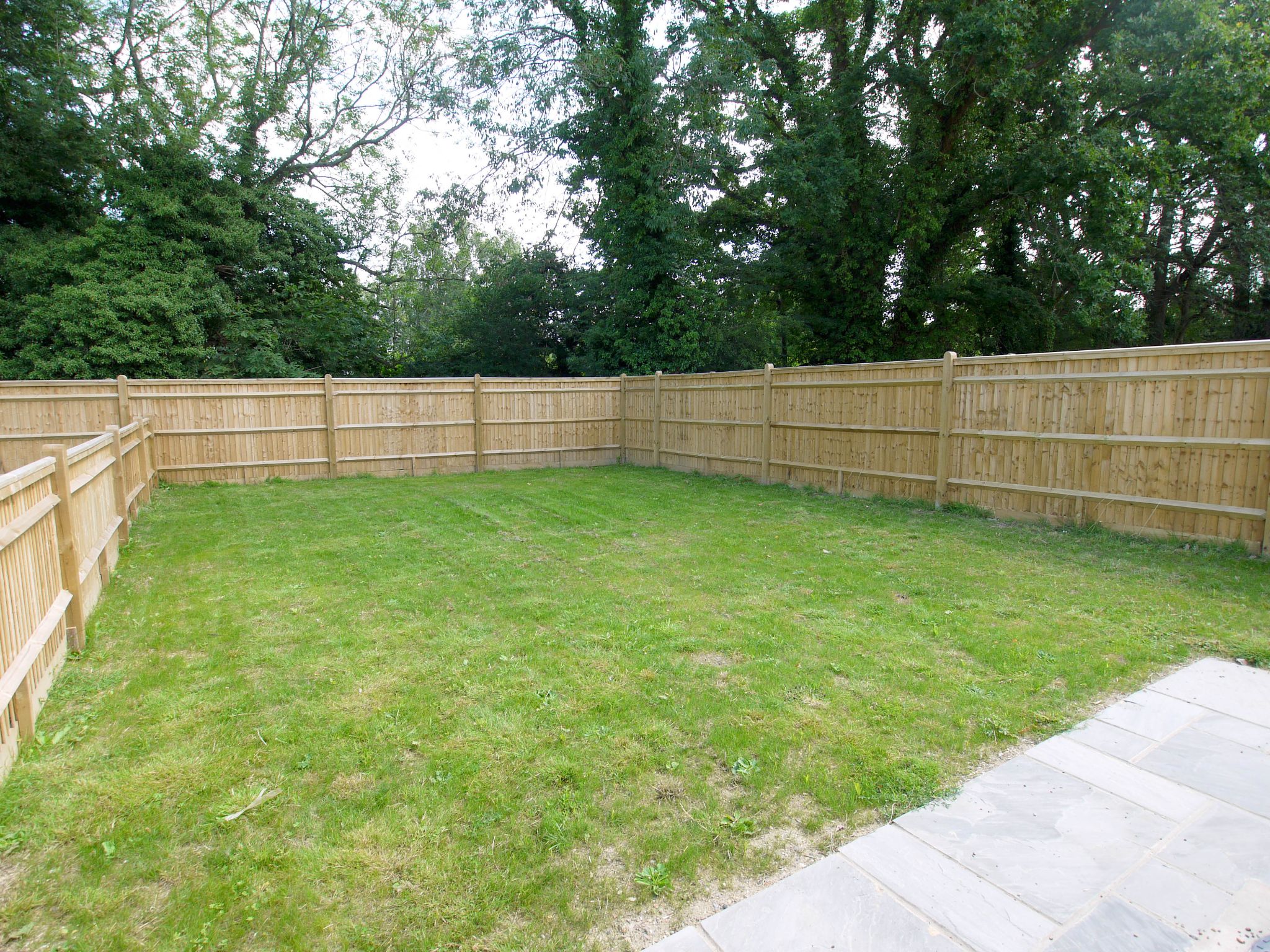 3 bedroom end terraced house Sale Agreed in Tonbridge - Photograph 8