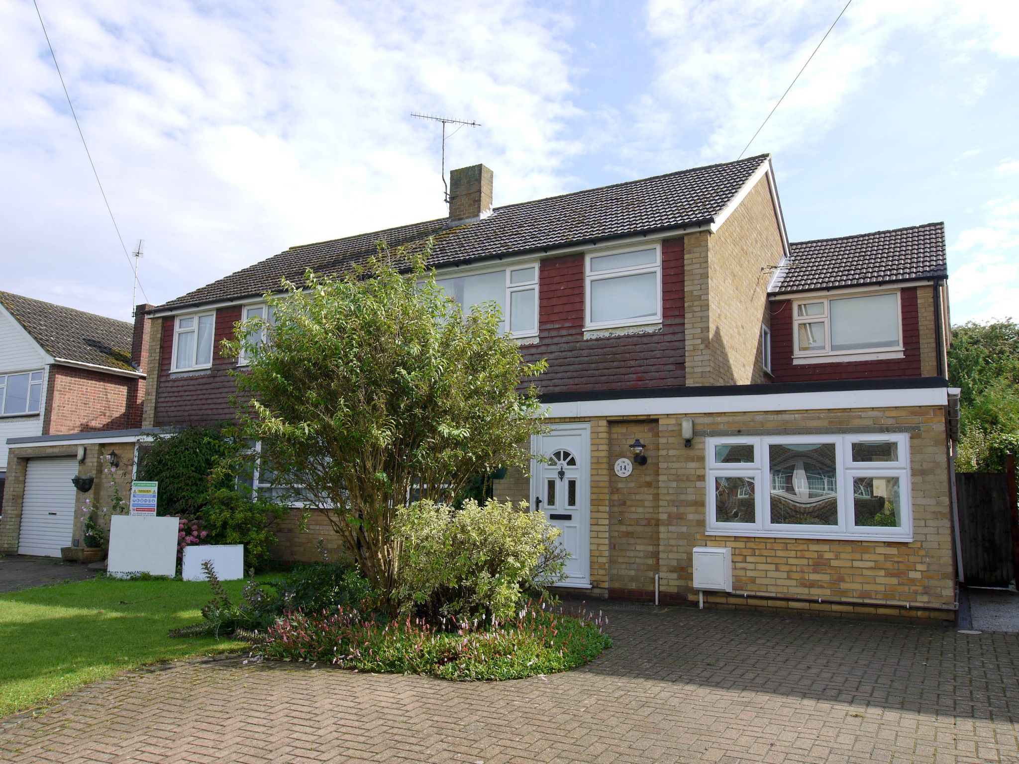 4 bedroom semi-detached house Sale Agreed in Sevenoaks - Photograph 1