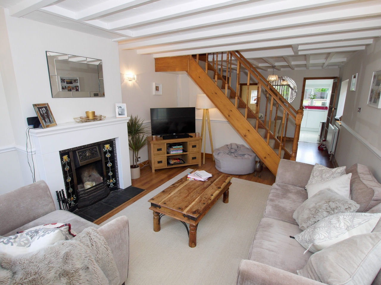 2 bedroom end terraced house To Let in Sevenoaks - Photograph 2