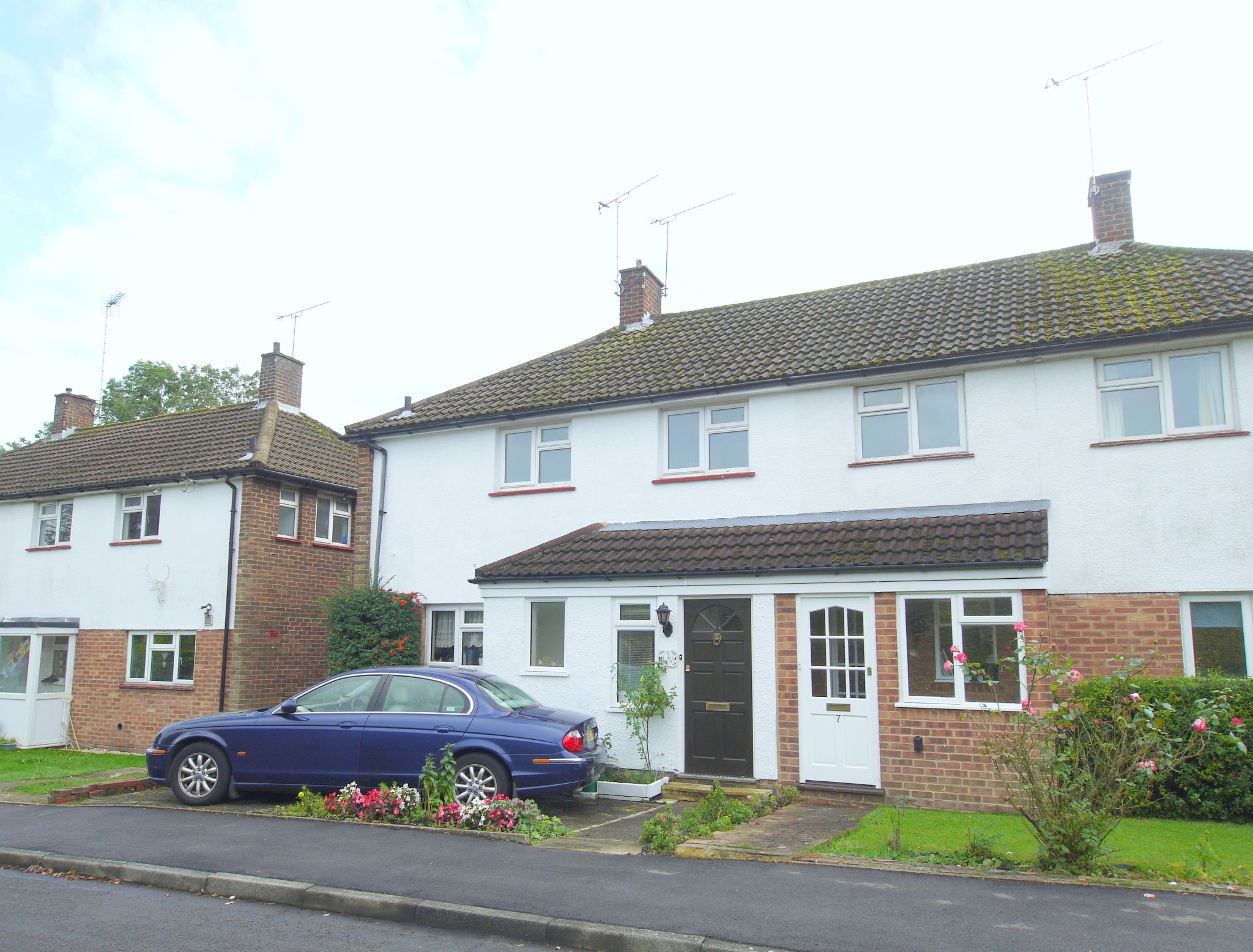 3 bedroom semi-detached house For Sale in Sevenoaks - Photograph 1