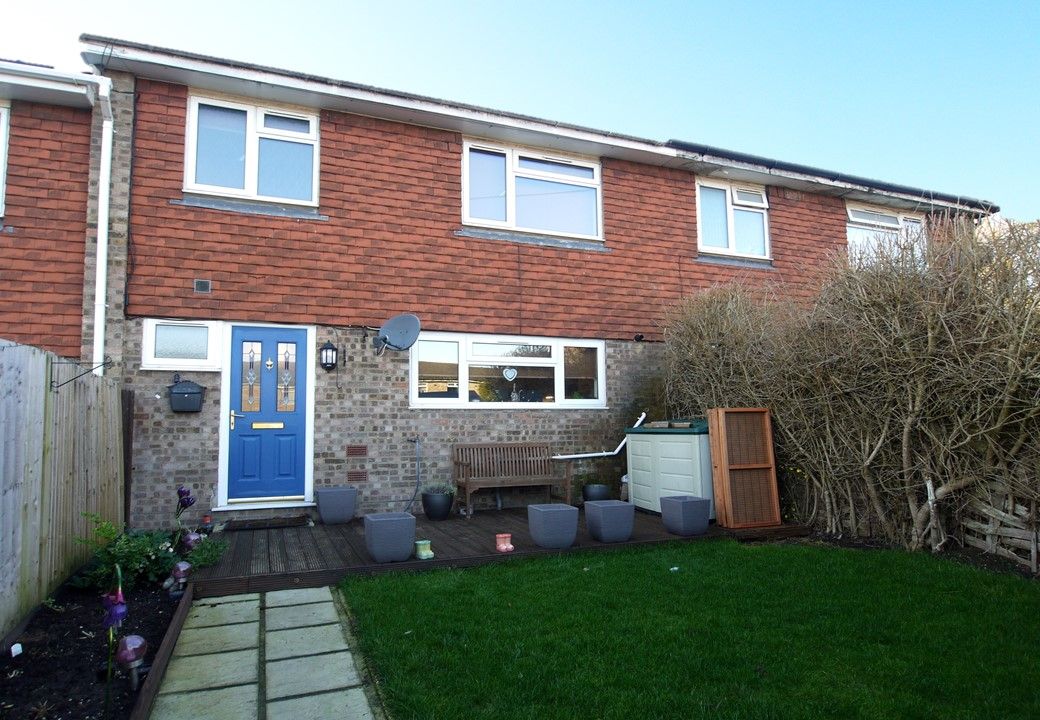 3 bedroom mid terraced house For Sale in Sevenoaks - Photograph 1